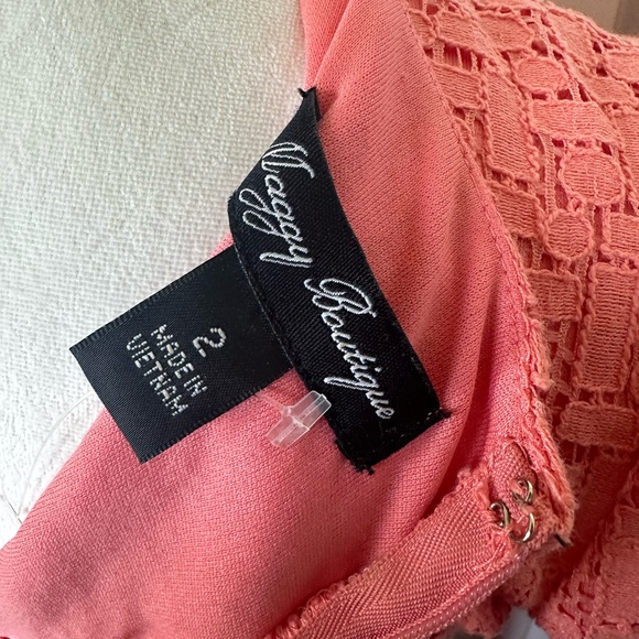 Coral pink lace eyelet fitted midi dress with cap sleeves - Picture 8 of 9